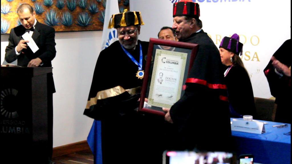 ENTREGA DOCTORADO HONORIS CAUSA