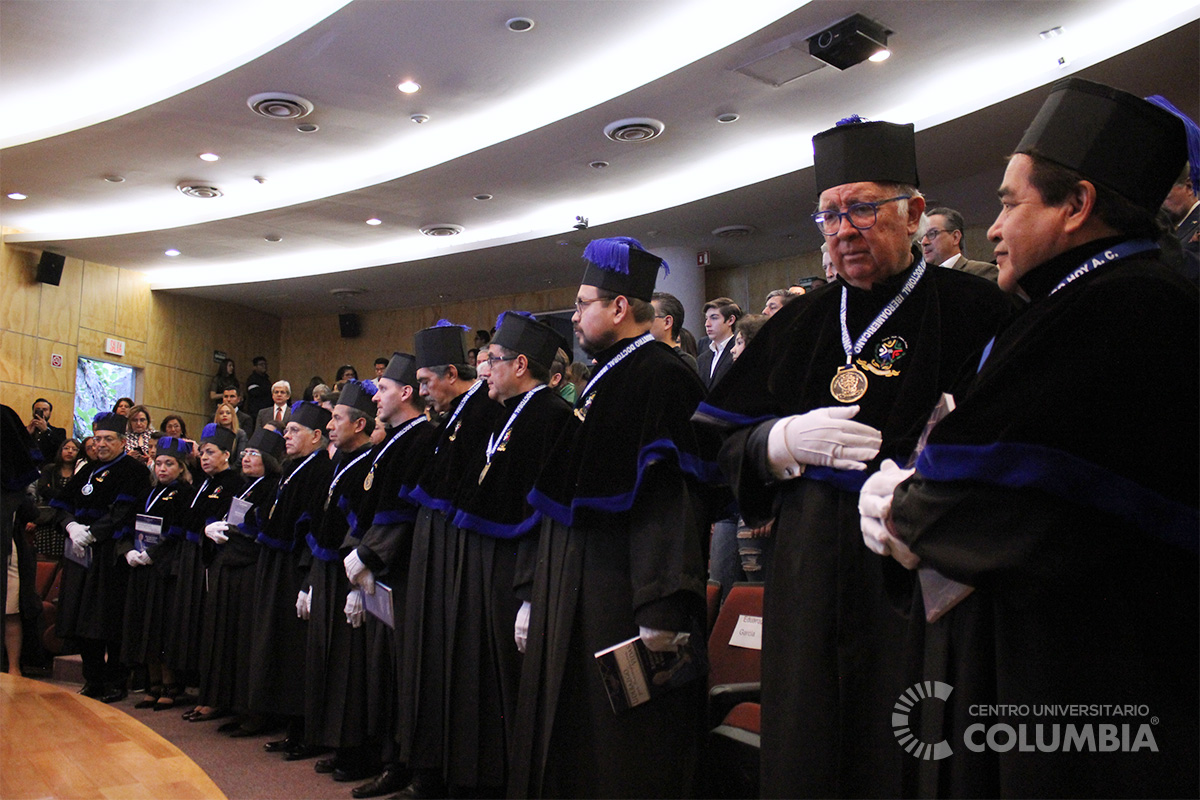 ENTREGA DE DOCTORADO HONORIS CAUSA AL DR. RAYMUNDO AMPUDIA