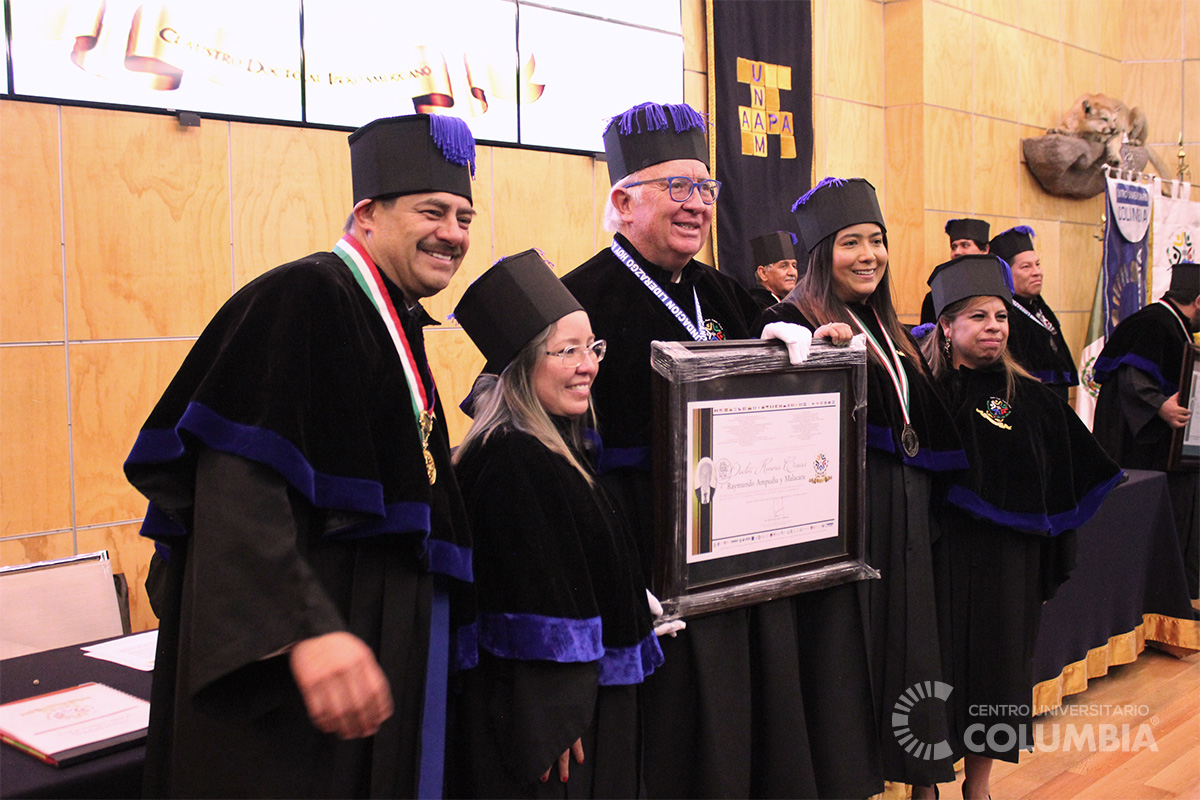 ENTREGA DE DOCTORADO HONORIS CAUSA AL DR. RAYMUNDO AMPUDIA