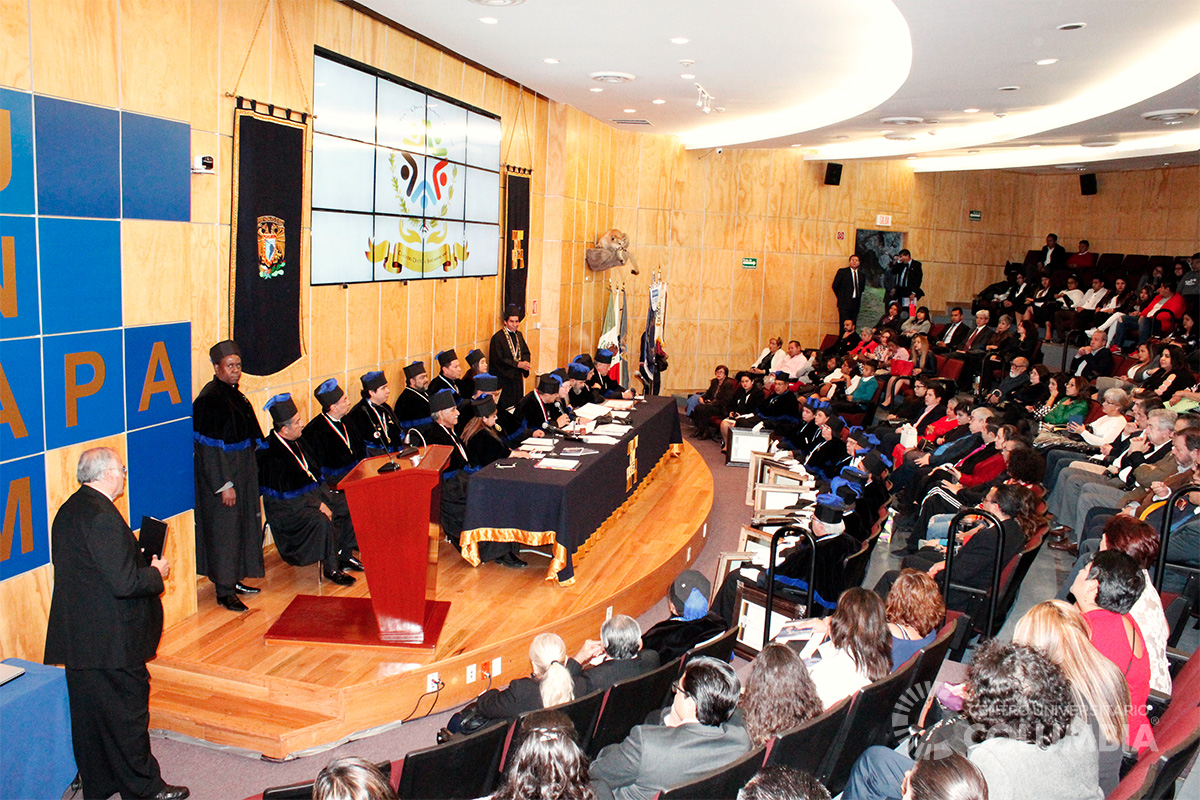 ENTREGA DE DOCTORADO HONORIS CAUSA AL DR. RAYMUNDO AMPUDIA