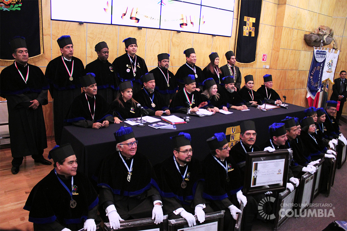 ENTREGA DE DOCTORADO HONORIS CAUSA AL DR. RAYMUNDO AMPUDIA